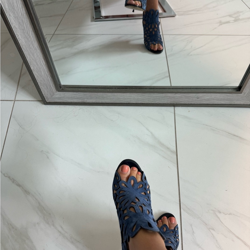 AUTHENTIC OSCAR DE LA RENTA blue suade 37.5 - Picture 10 of 10
